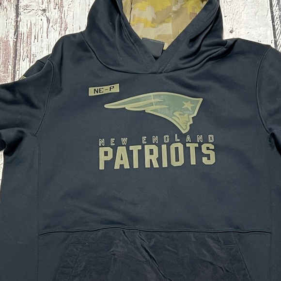 New England Patriots Salute to Service NFL Football Youth Sweatshirt - Picture 5 of 7
